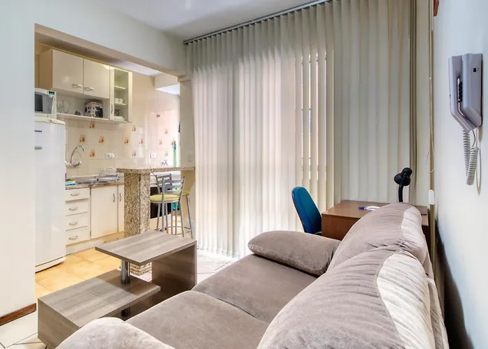 Otimo Apartamento No Centro Mobiliado E Com Garagem